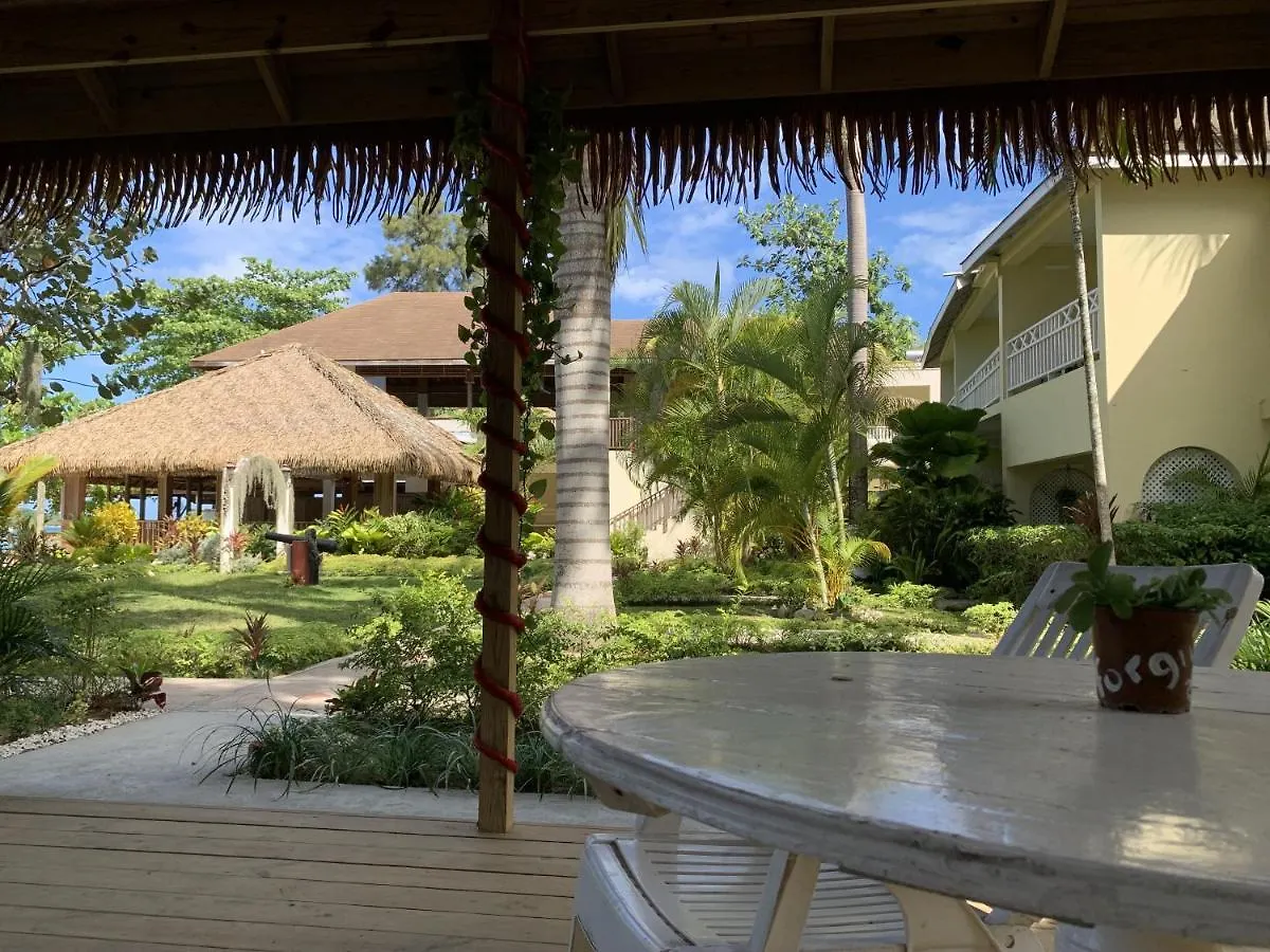 Family Comfort In Jamaica - Enjoy 7 Miles Of White Sand Beach! Villa Negril