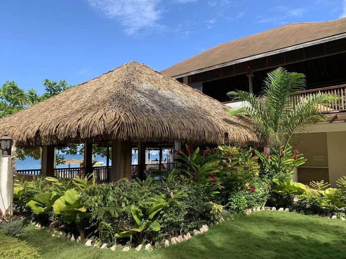 Family Comfort In Jamaica - Enjoy 7 Miles Of White Sand Beach! Villa Negril