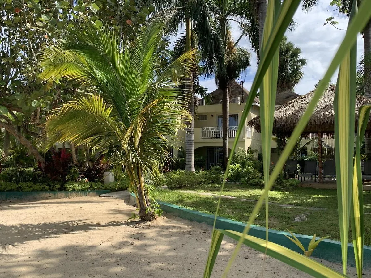 Family Comfort In Jamaica - Enjoy 7 Miles Of White Sand Beach! Villa Negril
