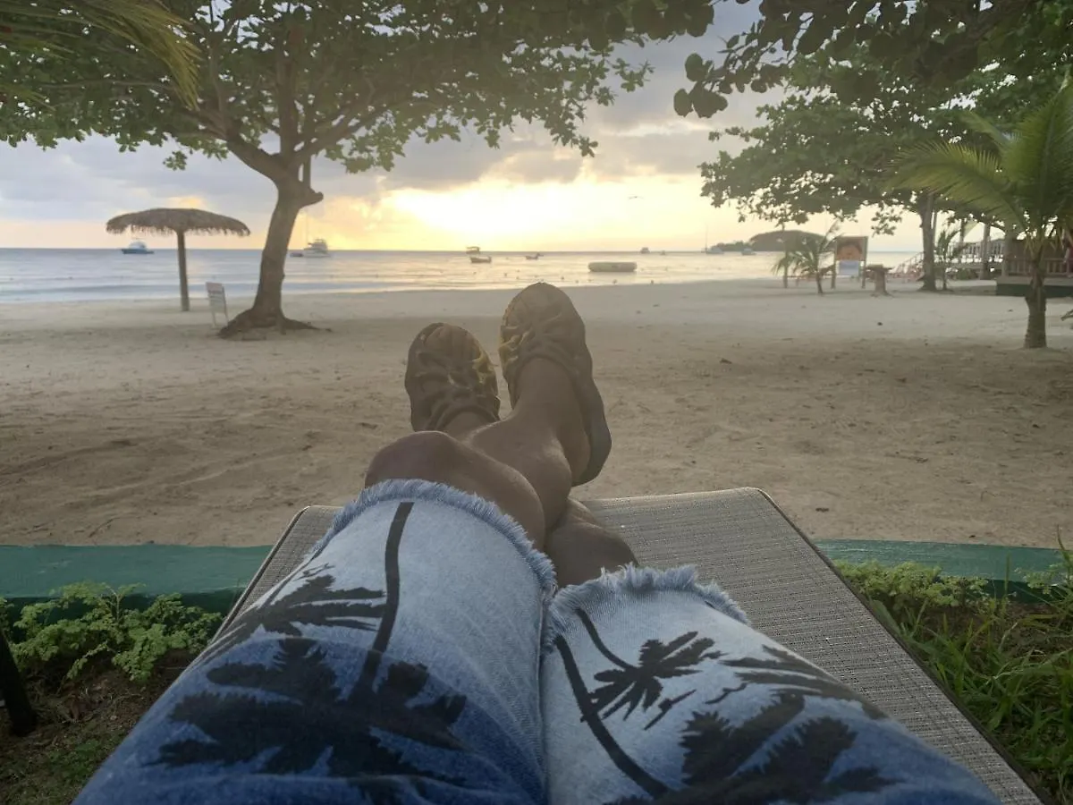 Family Comfort In Jamaica - Enjoy 7 Miles Of White Sand Beach! Villa Negril